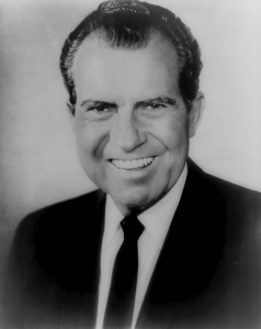 Richard_Nixon,_official_bw_photo,_head_and_shoulders